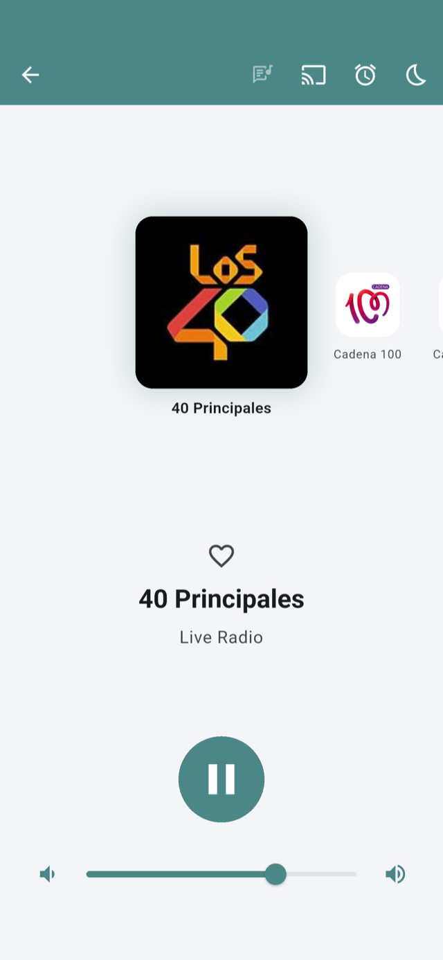 Radio FM app playing 40 Principales live with pause button, volume slider and Chromecast, alarm and sleep-timer controls